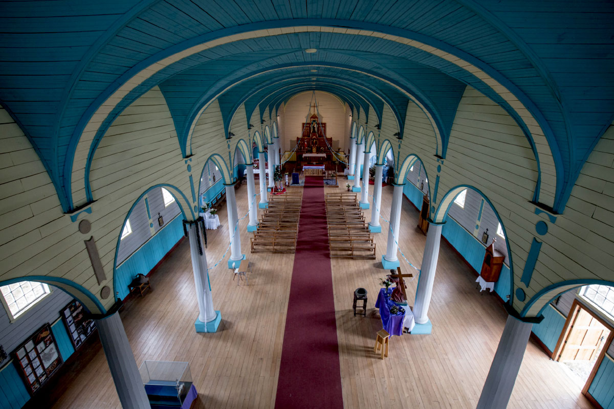 Interior de la Iglesia de Rilán con su bóveda nervada