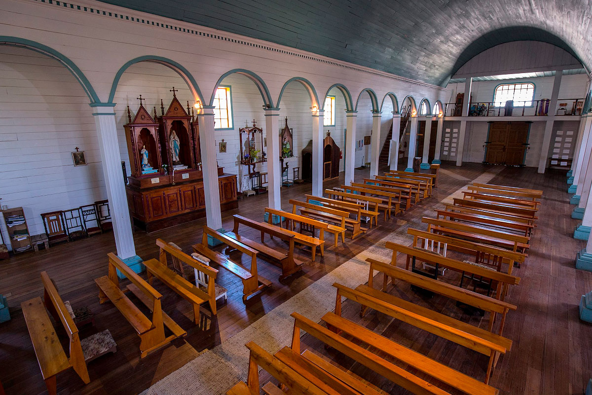 Interior de la Iglesia de Tenaún